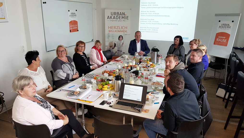 SCHULUNG OPERATIVER FÜHRUNGSKRÄFTE 1