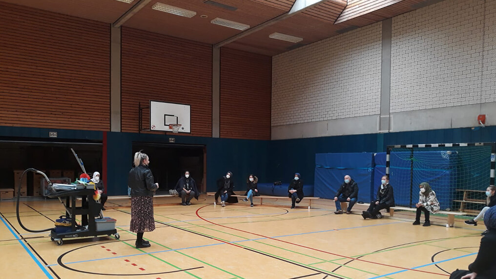 Treffen in der Turnhalle